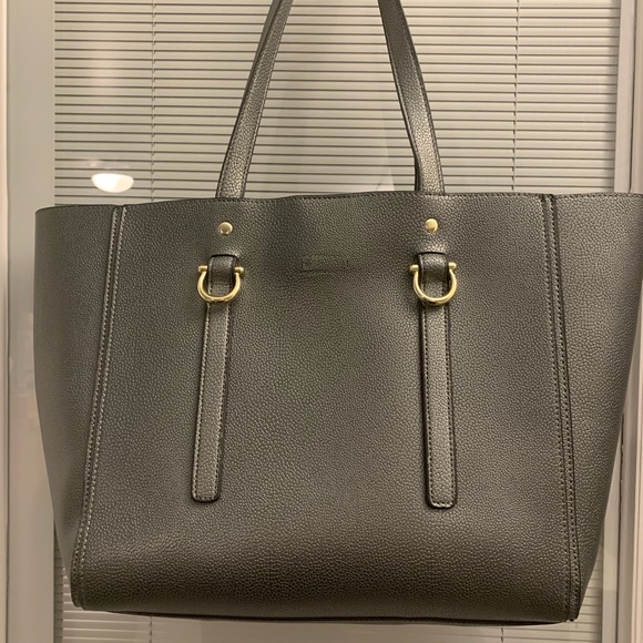 25% off of listed price. NWT Tahari Purse. Grey w/gold zipper & Snaps. Reposhed - Picture 5 of 11